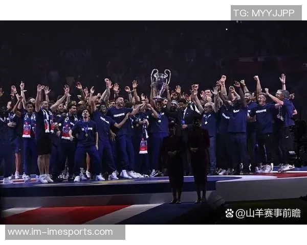 剑指洲际杯冠军巴黎圣日耳曼发布决赛海报登贝莱维蒂尼亚K77齐亮相