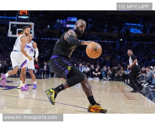 詹姆斯复出后场均上场时间引发争议湖记认为32到33分钟更为合理