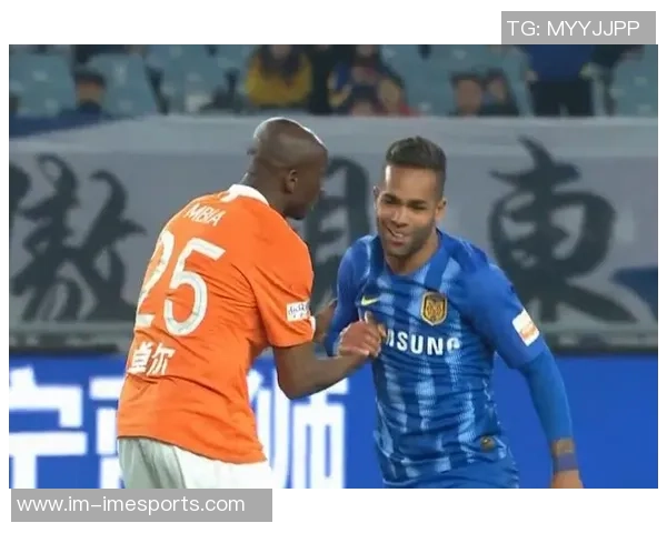 弗里曼防守丹尼斯三分时垫脚被判定为一级恶意犯规引发争议