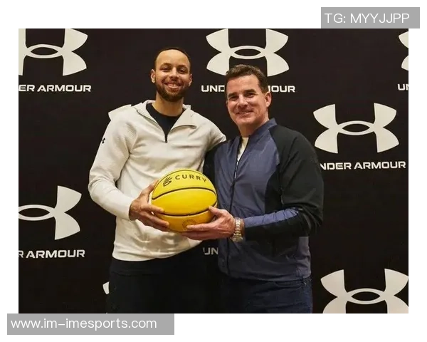 库里分享温馨家庭合照与六口之家共迎2026年幸福时刻