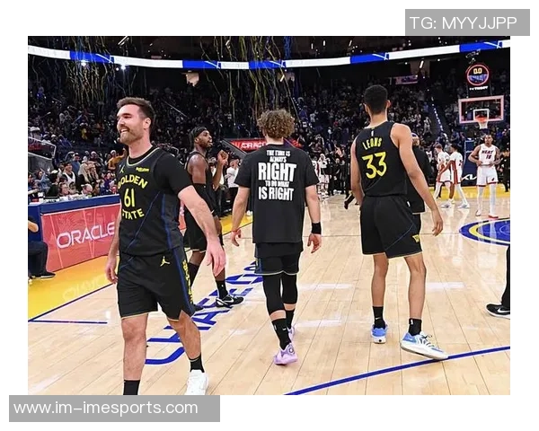 勇士替补发威全队五人得分上双首发火力明显不足 勇士替补发威全队五人得分上双首发火力明显不足