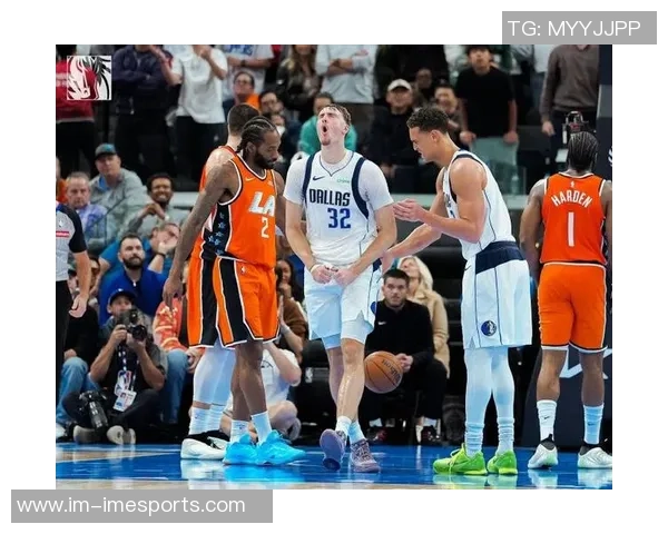 独行侠训练阵容惊艳全场弗拉格华盛顿浓眉莱夫利携手出击