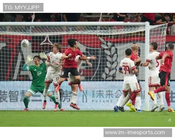 亚足联对蓉城处以3000美元罚款因球迷向蔚山球员投掷水瓶事件 亚足联对蓉城处以3000美元罚款因球迷向蔚山球员投掷水瓶事件