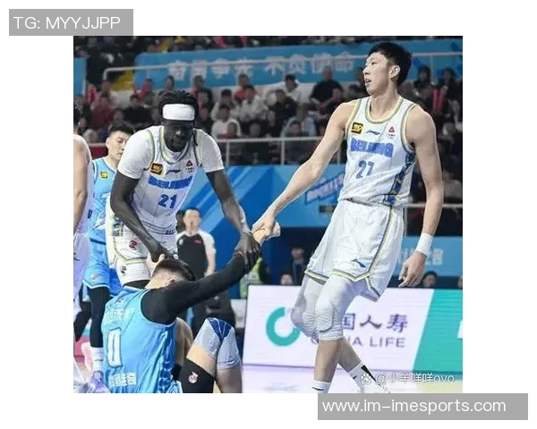 周琦三分球表现出色全场无两分球出手贡献3分4篮板1助攻2抢断2盖帽 周琦三分球表现出色全场无两分球出手贡献3分4篮板1助攻2抢断2盖帽